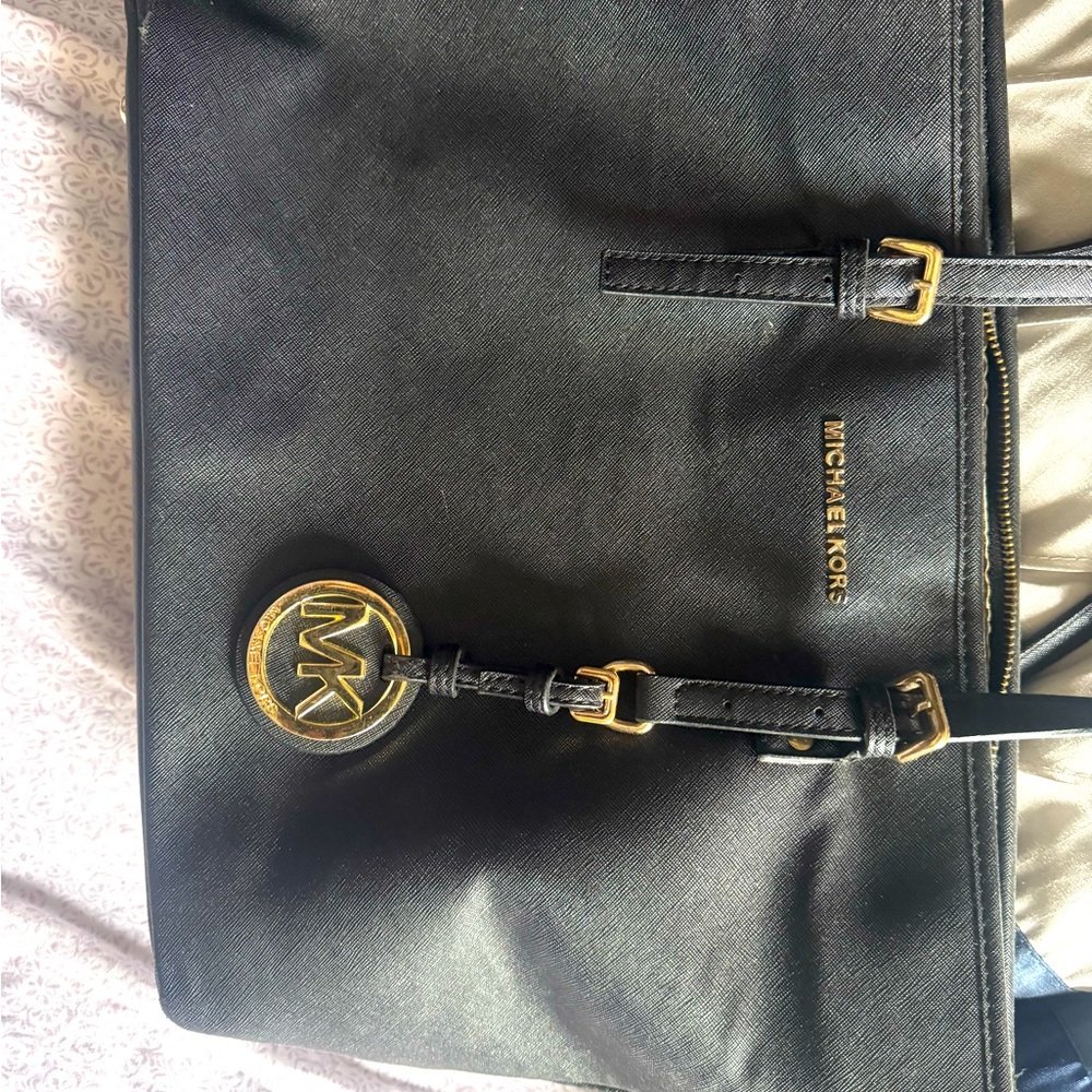 Beautiful Michael Kors tote !! - Picture 8 of 8